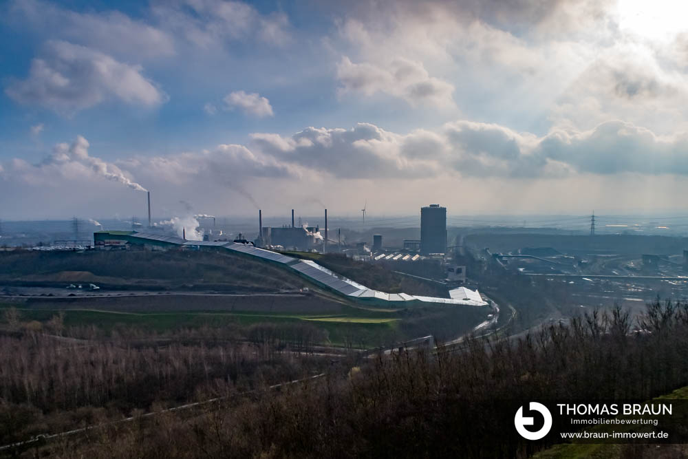 Immobilienbewertung Ruhrgebiet: Blick vom Tetraeder Bottrop ins Ruhgebiet